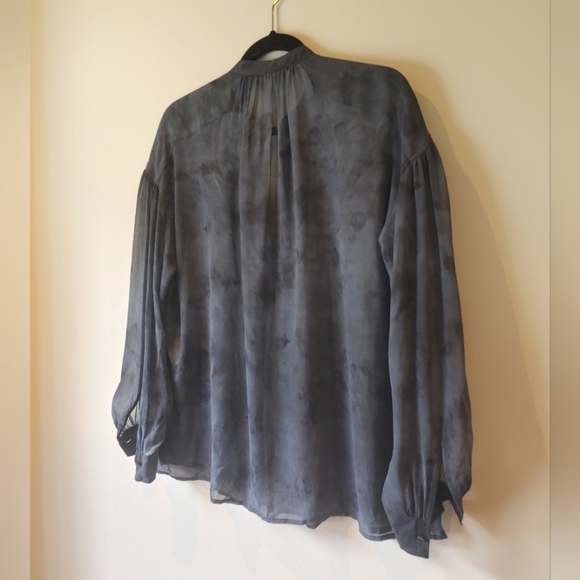 Vince Silk Marbled Blouse Size Small - Picture 10 of 10